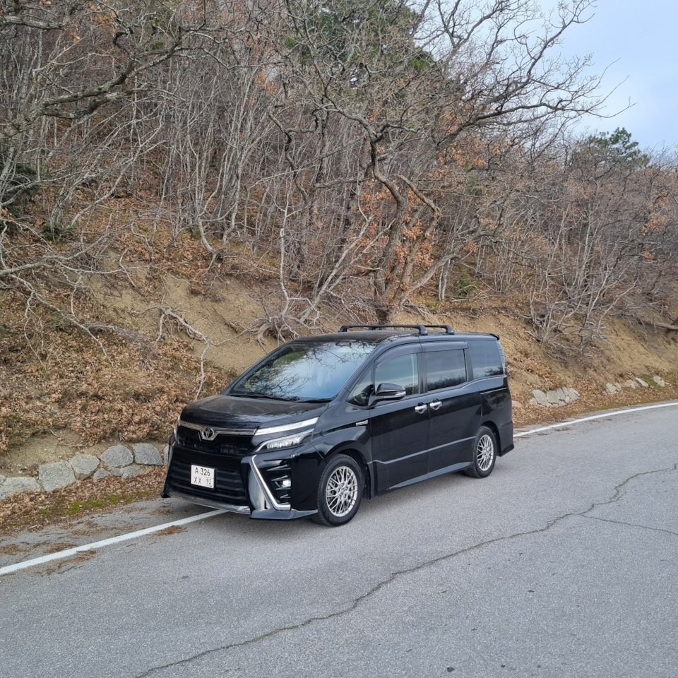 Фото в бортжурнале Toyota Voxy (3G)