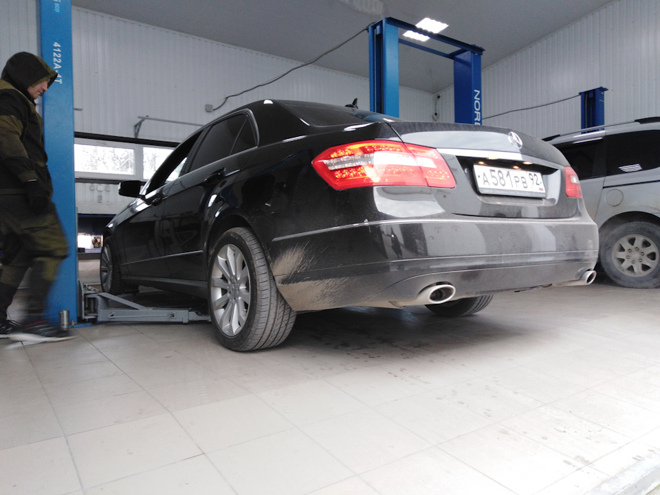Фото в бортжурнале Mercedes-Benz E-Class (W212)