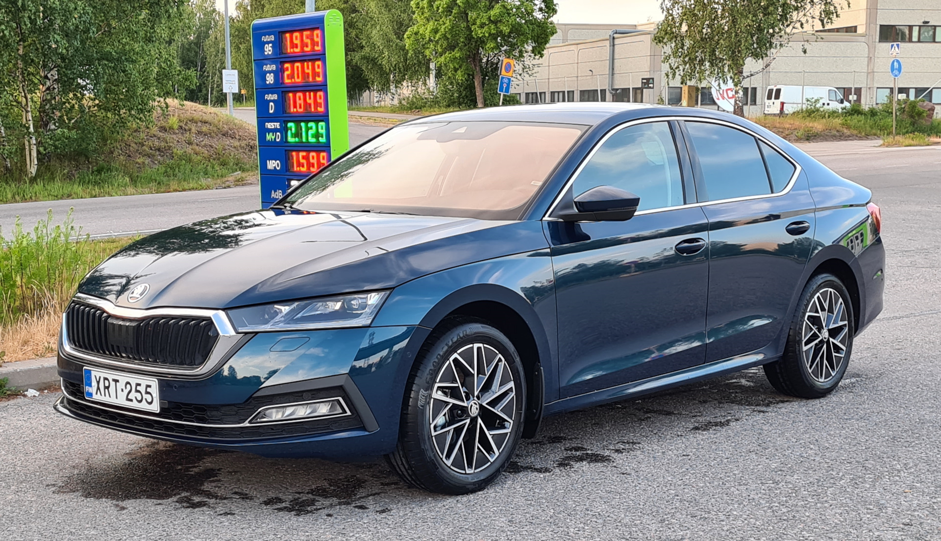 Skoda представила полноценный гибрид Octavia с расходом 4,3 литра