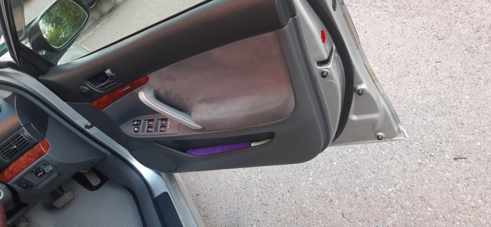 Первым делом снимается дверная карта — Toyota Allion (T240)
