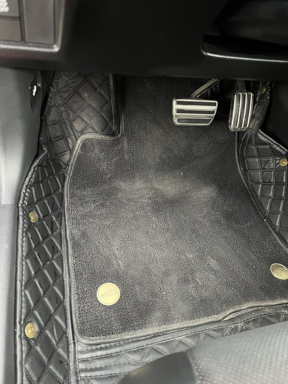 Водительский пол под защитой — Honda Civic 4D (11G)